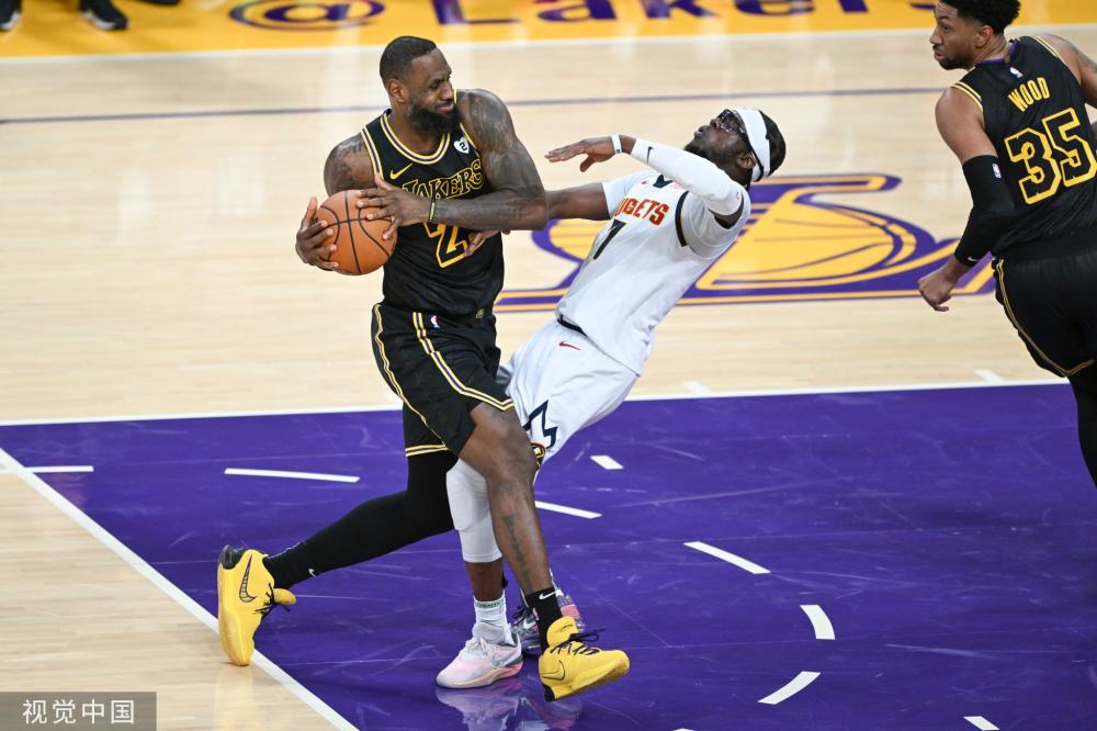 中国游泳的 中国游泳的